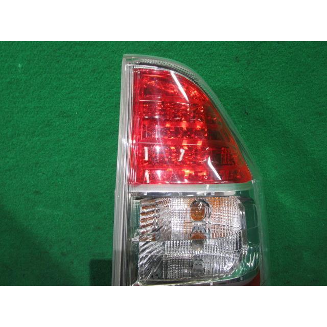 NOAH ノア DBA-ZRR75G 右テールランプ 1G3 81551-28430 : YRCヤフー