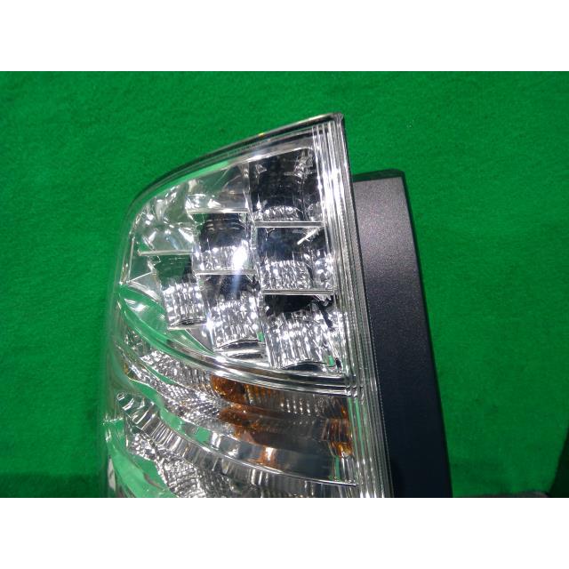 プリウス20系　左右テールランプ　DAA-NHW20 トヨタ プリウス 20 系 NHW20 リア テールランプ ライト 純正