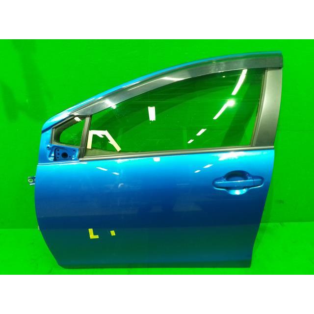 アクア DAA-NHP10 左フロントドア個人宅発送不可 8T7 67002-52540