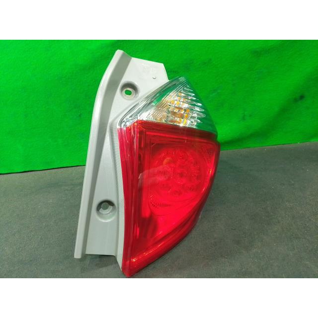 ラクティス DBA-NCP125 右テールランプ 209 81551-52A00 : YRCヤフー 