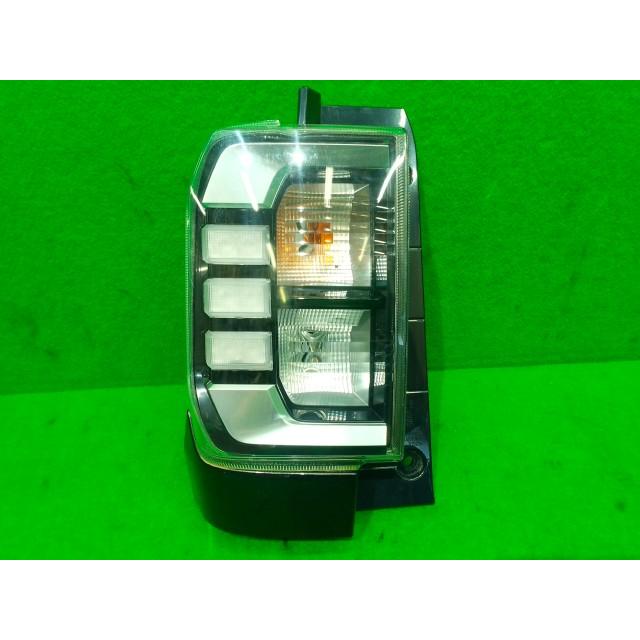 タフト 5BA-LA910S 左テールランプ X07 81561-B2460 : YRCヤフー