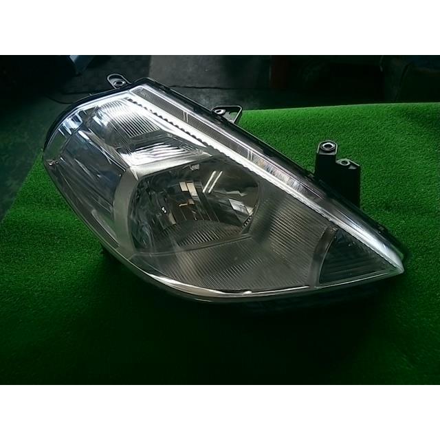 ティーダ DBA-C11 右ヘッドランプASSY K31 26010-ED025 ♪031116 : BW