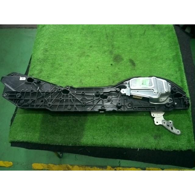 ヴォクシー DBA-ZRR80G 左パワースライドドアモーター 85006-28172
