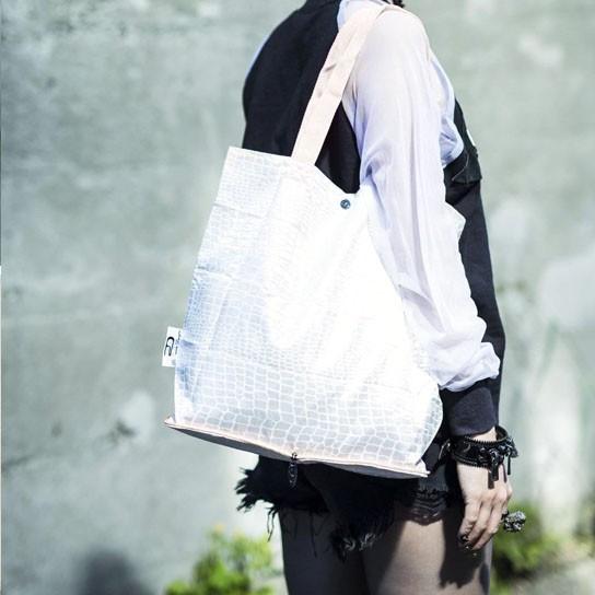 トートバッグ Dicesare Designs ディチェザレ デザイン フォルディングトートバッグ 折りたたみバッグ エコバッグ おしゃれ かわいい ナイロン Dcds0079 レトロおしゃれ雑貨家具のプリズム 通販 Yahoo ショッピング