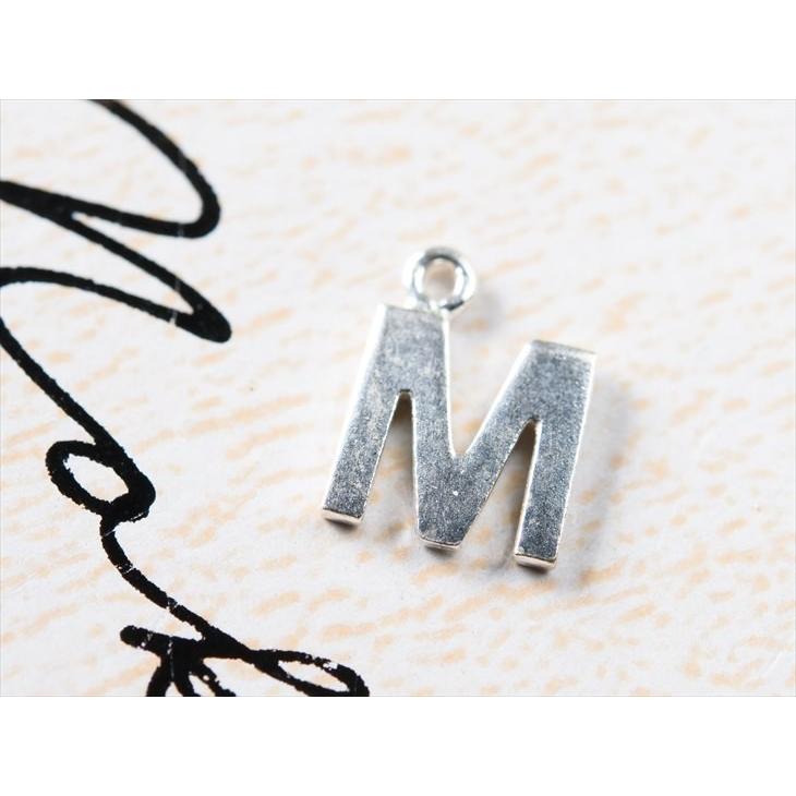 チャーム アルファベットチャーム M 6.7mm シルバー 1個 0.6cm