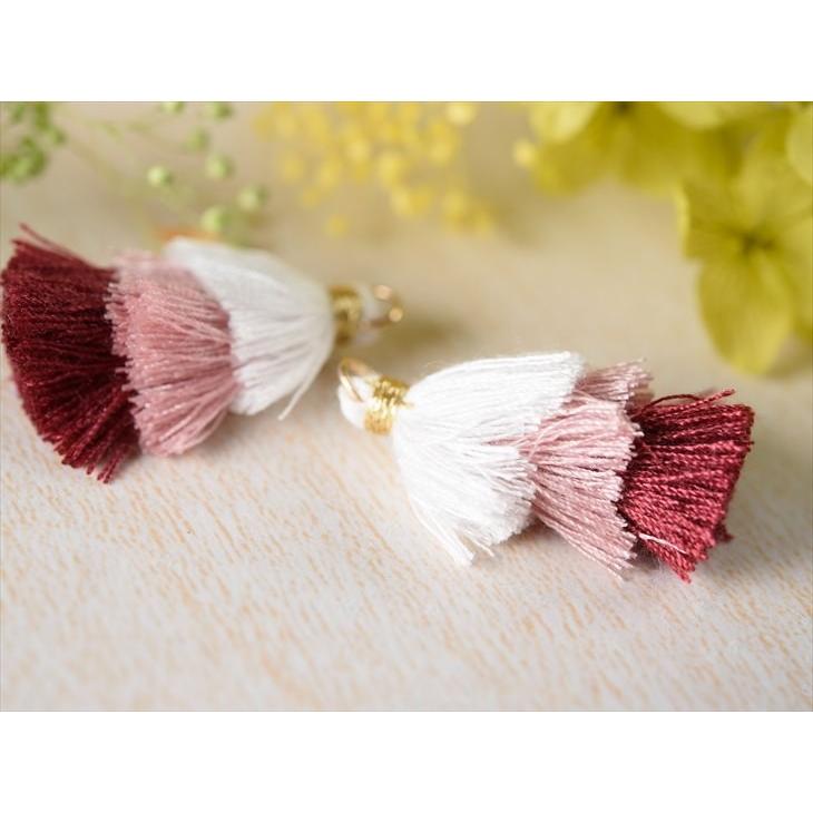 タッセル 3連タッセル チャーム 30mm ホワイト＆ピンク＆レッド