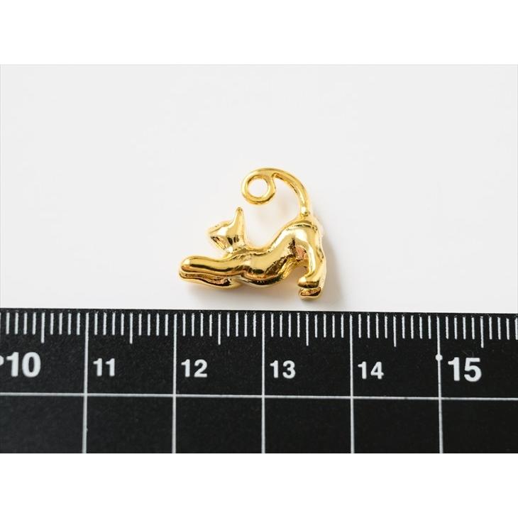チャーム しっぽを巻いた猫 ゴールド 16.5mm 4個 4ヶ 立体 動物