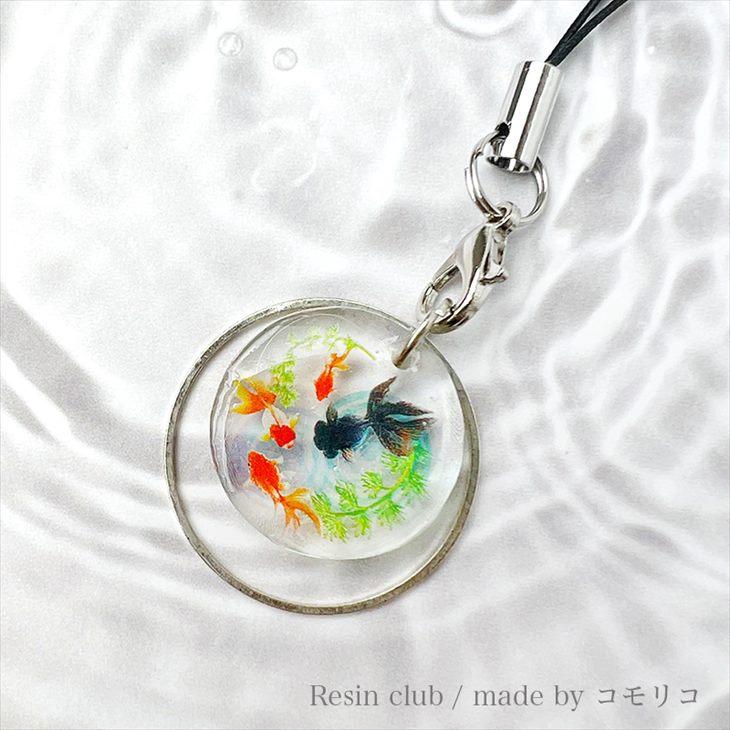 金魚が泳ぐ水中レジンネックレス mqdefault.jpg