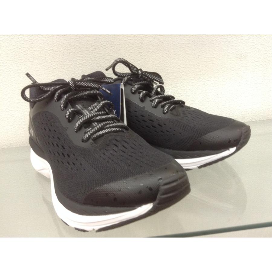 フルマラソンから普段のジョグまで。ヨネックスパワークッションSAFERAN200ブラックホワイト