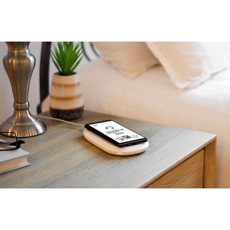 au iXpandワイヤレスチャージャー サンディスク、バックアップ機能付き「iXpand ワイヤレス