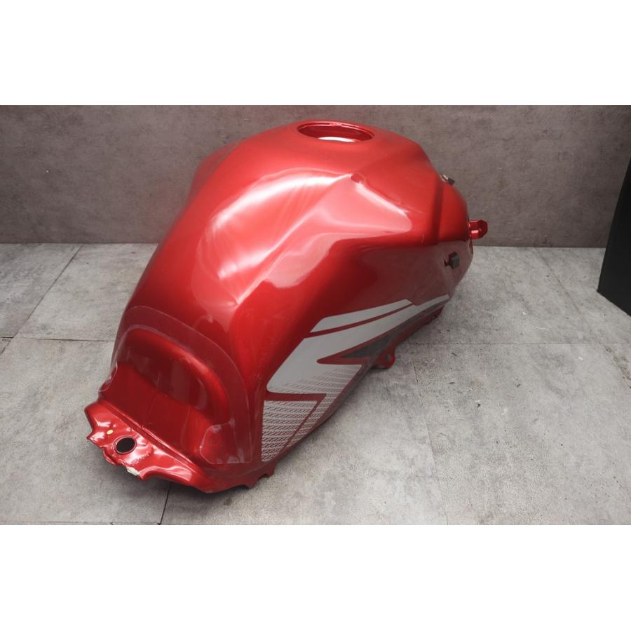 ホンダ 純正 未使用 CBF125(21年) 燃料タンク 赤 底部固定用金属