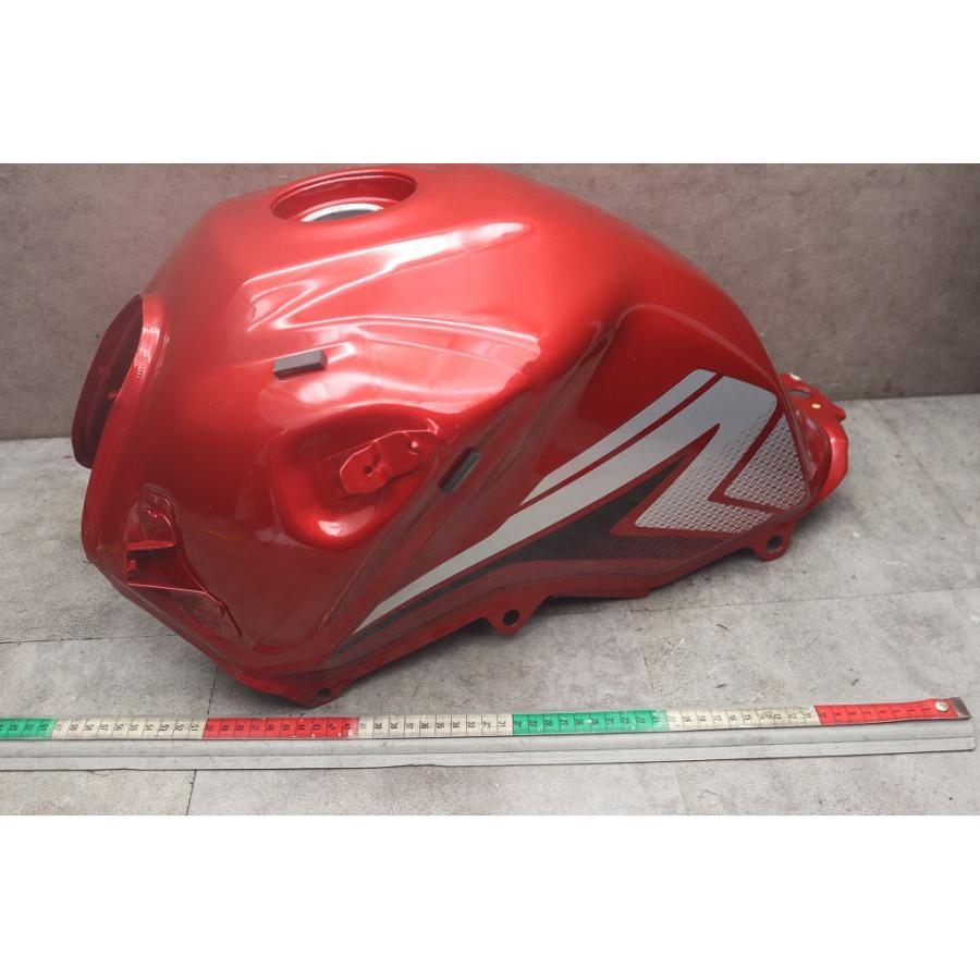 ホンダ 純正 未使用 CBF125(21年) 燃料タンク 赤 底部固定用金属部分 