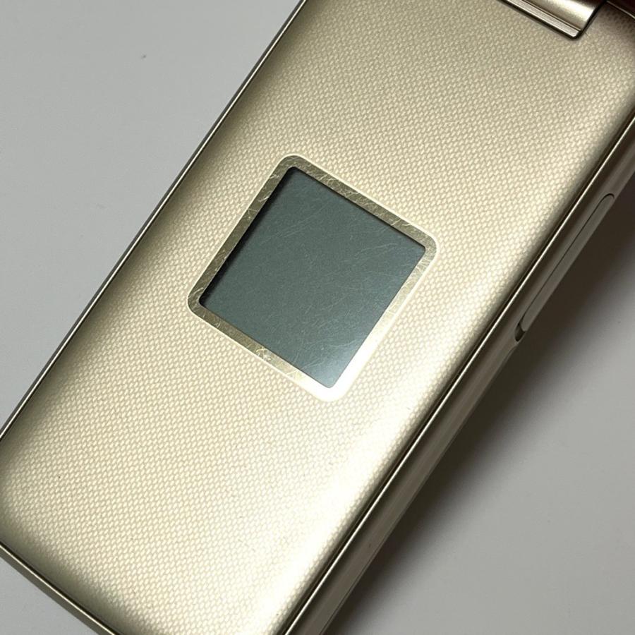 らくらくホン F-02J ドコモ SIMロック解除済 4G対応 ゴールド 白ロム