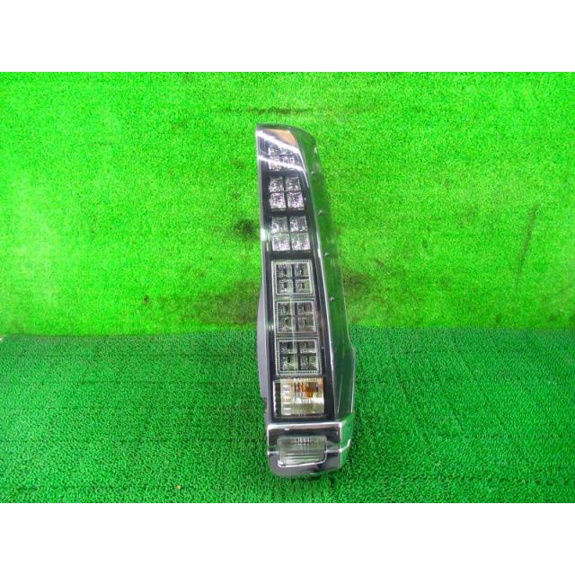 ヴォクシー DBA-ZRR80W 右テールランプ 070 28-232 81551-28560 