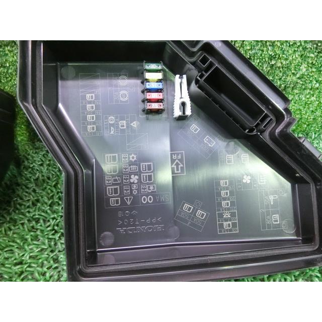 ストリーム ホンダ RN6 ヒューズボックス ヒューズBOX エンジンルーム  