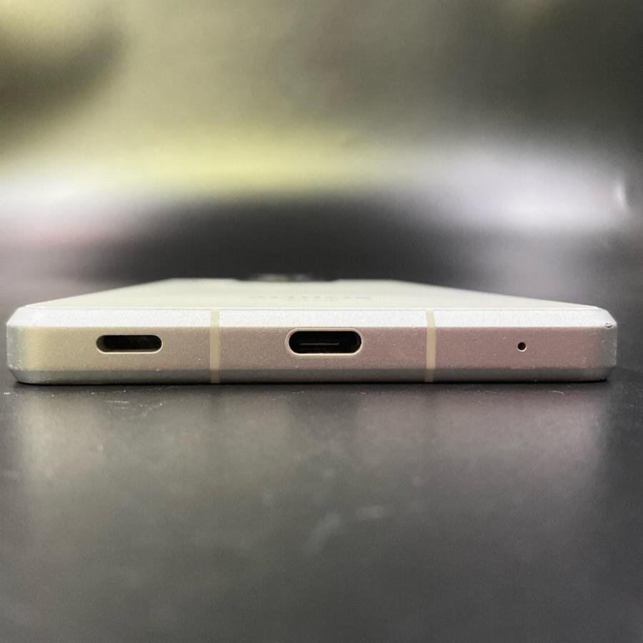 SHARP（シャープ） SHARP AQUOS R8 256GB クリーム SH-52D 白ロム 動作