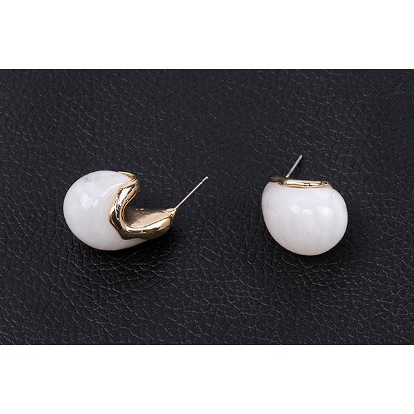 高品質デザインピアス 樹脂付きピアス しずく型 18×24mm ゴールド