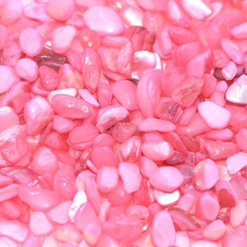 ④シェル さざれ ローズピンク 染色 染色シェル貝 さざれ石(穴なし) ピンク 5-7mm(50g) : ビーズアンド