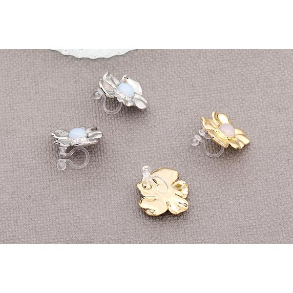 樹脂ノンホールピアス フラワー ホワイトオパール付き 18×20mm（1ペア