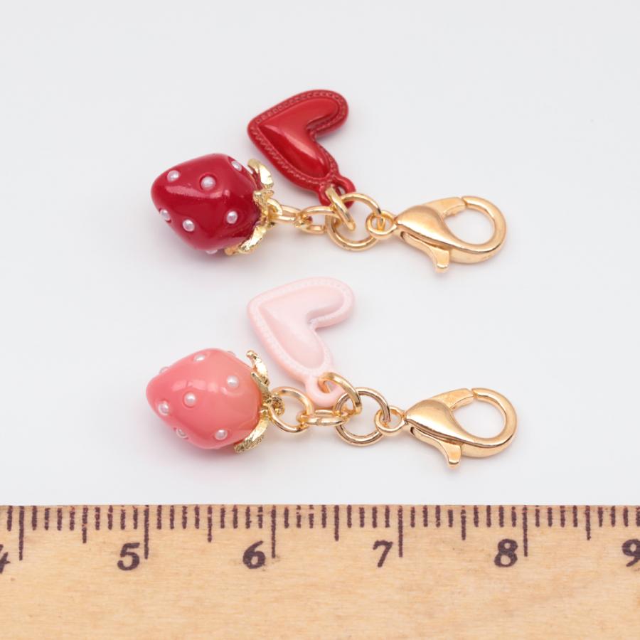 いちごキーホルダー ぷっくりハートチャーム付き 苺ストラップ イチゴ
