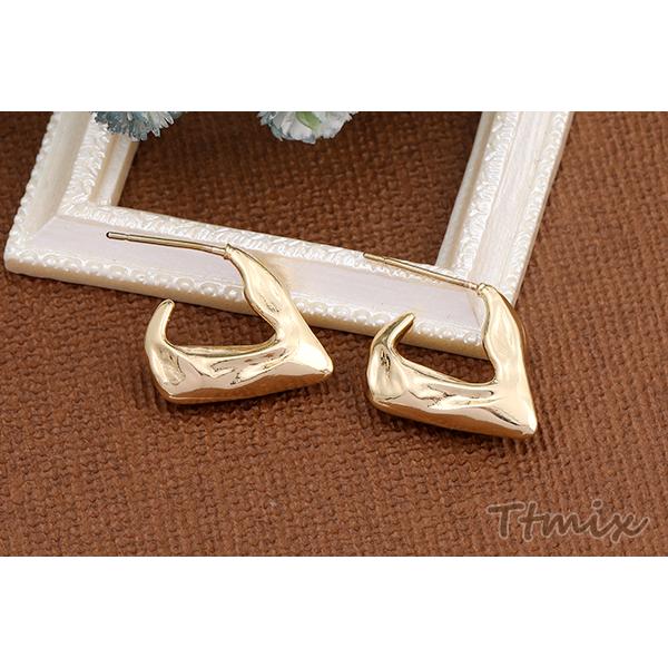デザインピアス 猫の耳 16×25mm ゴールド（2ヶ） : ビーズアンドパーツ