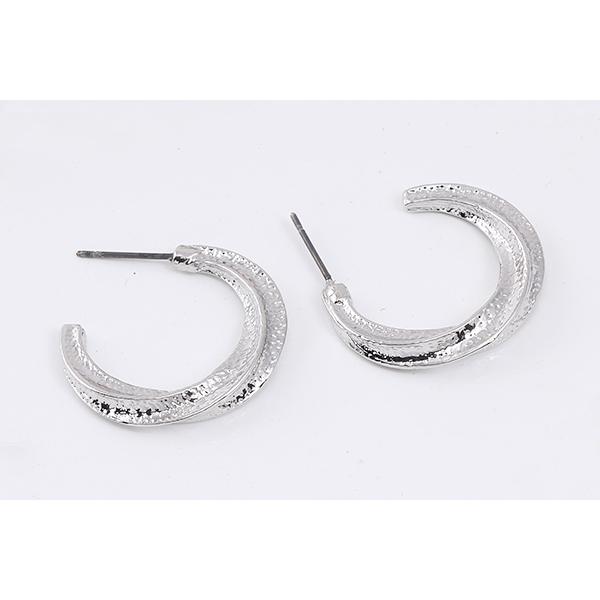 デザインピアス ツイストCフープ 24mm（4ヶ） : ビーズアンドパーツ