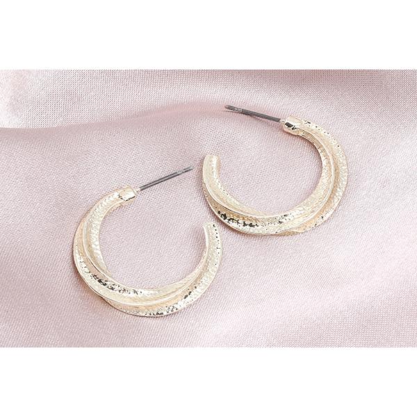 デザインピアス ツイストCフープ 24mm（4ヶ） : ビーズアンドパーツ