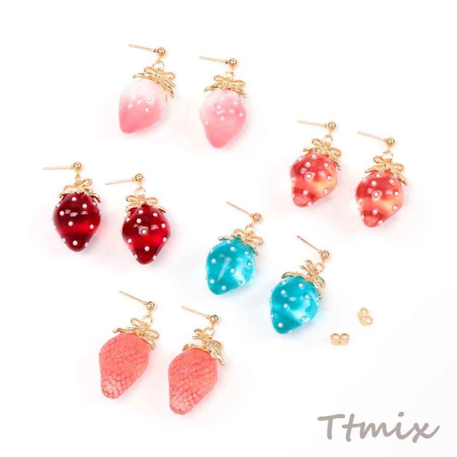 いちごのピアス 完成品 耳元に揺れるイチゴピアス メタルリボンパーツ