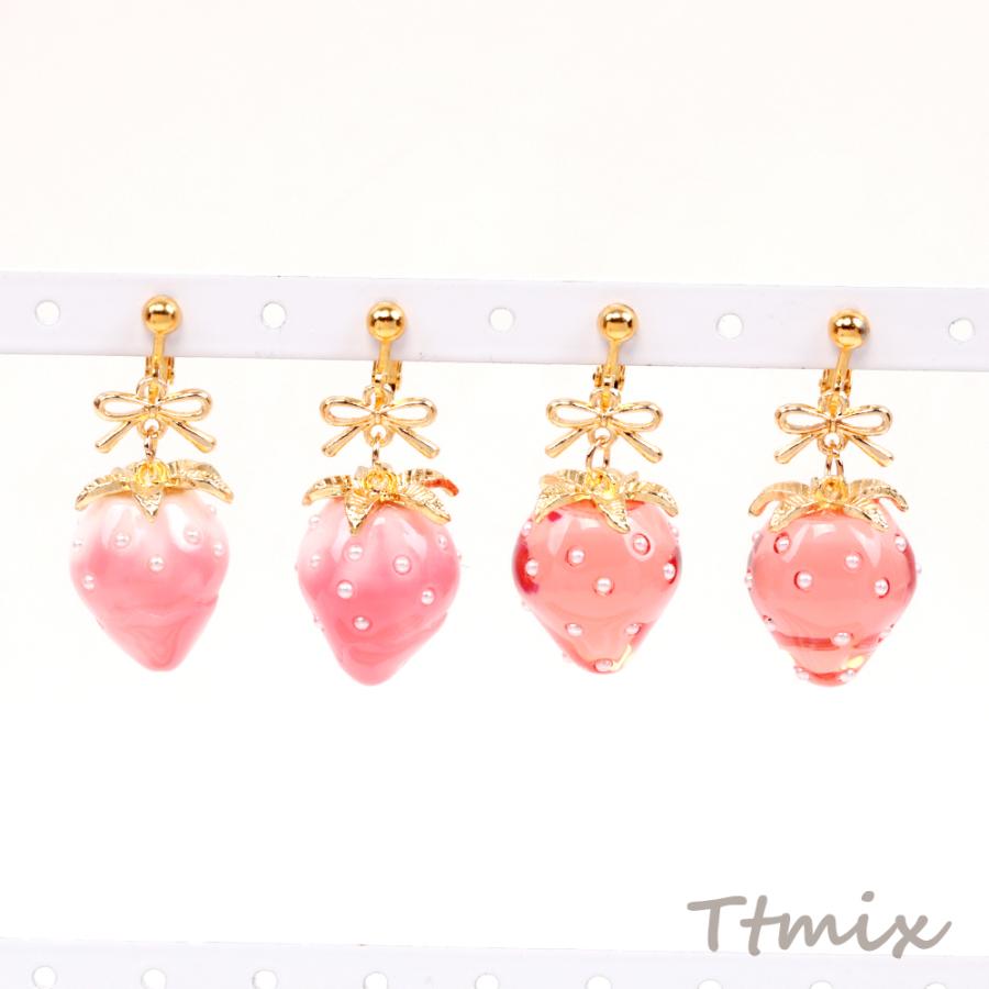 いちごのイヤリング 完成品 耳元に揺れる苺イヤリング メタルリボン