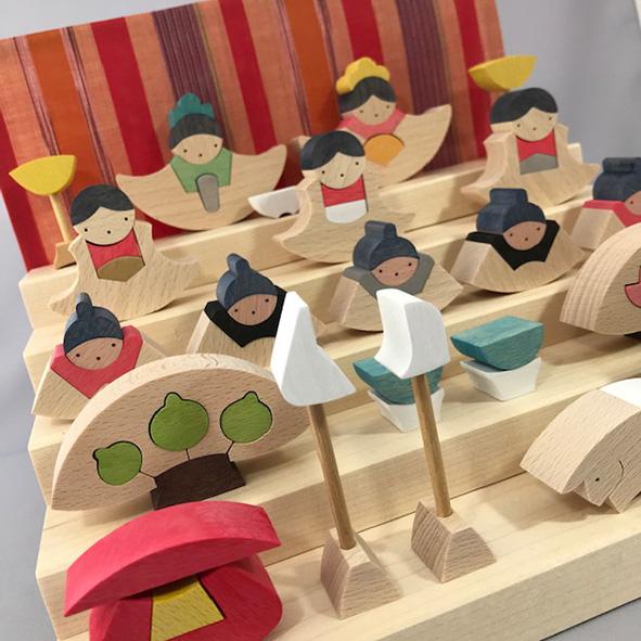 【半額】新品未使用品　小黒三郎　組み木　ひな人形　KH415　銀杏円びな五段飾り KH415 銀杏円びな五段飾り（普通垂幕・赤）小黒三郎 組み木の