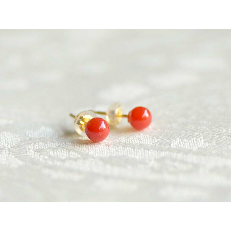 18金 K18 血赤 珊瑚 サンゴ さんご 丸珠 ピアス 5.8mm : ユキコ 18金 K18 血赤 珊瑚 サンゴ さんご 丸珠 ピアス 5.8mm : ユキコ