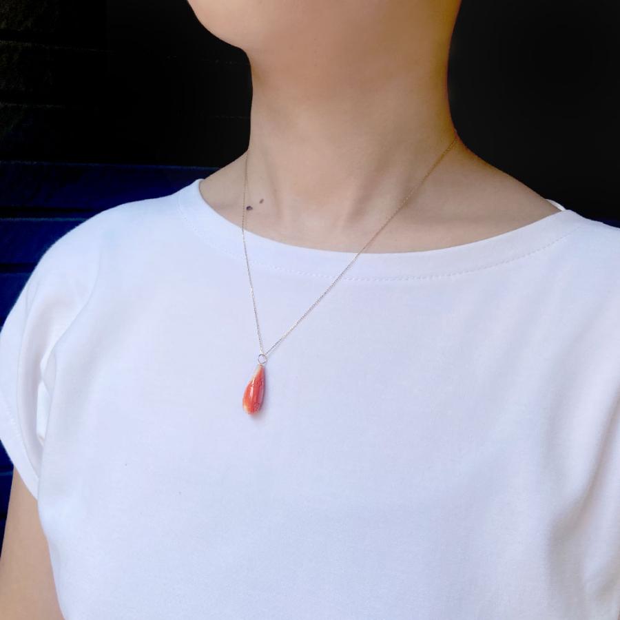 【6月珊瑚フェア25%OFFクーポンご利用で85500円】K18 モモイロ珊瑚 雫彫り入り ペンダントトップの画像
