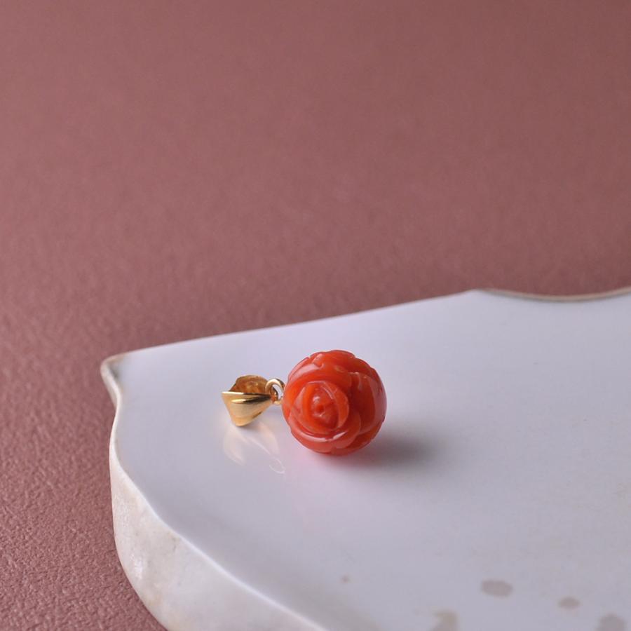 【6月珊瑚フェア25%OFFクーポンご利用で126000円】K18 血赤珊瑚 丸珠 薔薇彫り ペンダントトップの画像