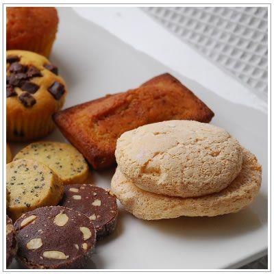 焼菓子：ブッセ |  | 02