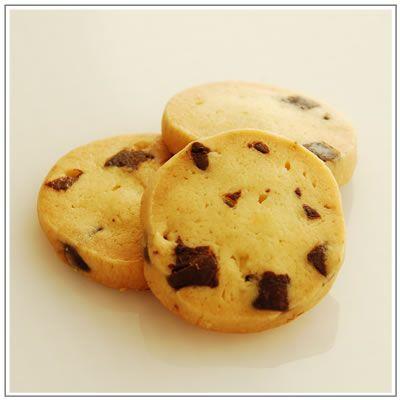 小*1様 チョコチップクッキーおねえさんの編みぐるみブローチ〇 小*1様 チョコチップクッキーおねえさんの編みぐるみブローチ〇