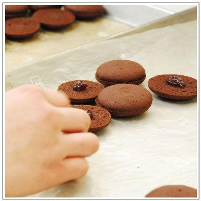 焼菓子：ラズベリーサンドクッキー |  | 02