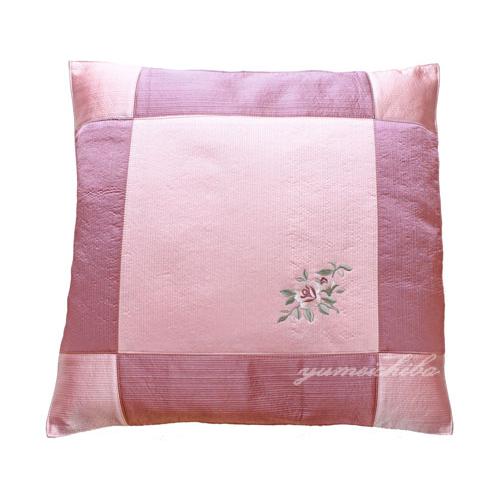 紫色の花柄刺繍座布団 紫色の花柄刺繍座布団