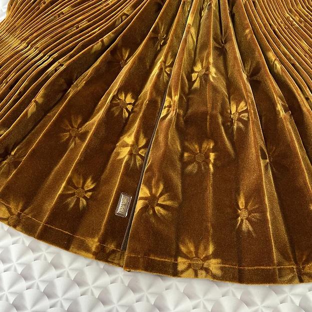 仮眠カーテン　トラック　オスカー　レッド　裏地有り(ブラック)　新品 プリーツ仮眠カーテン 金華山 オスカー赤 裏地付 柄合わせ無し