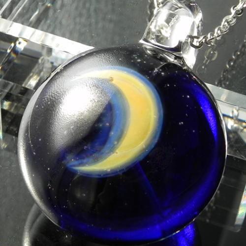 1点物、土星＆地球・月ガラスネックレス メンズネックレス 土星＆宇宙 