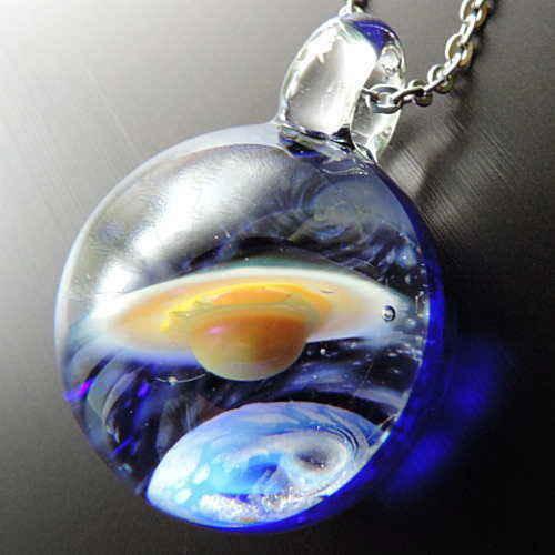 1点物、土星＆地球ガラスネックレス メンズネックレス 土星＆宇宙