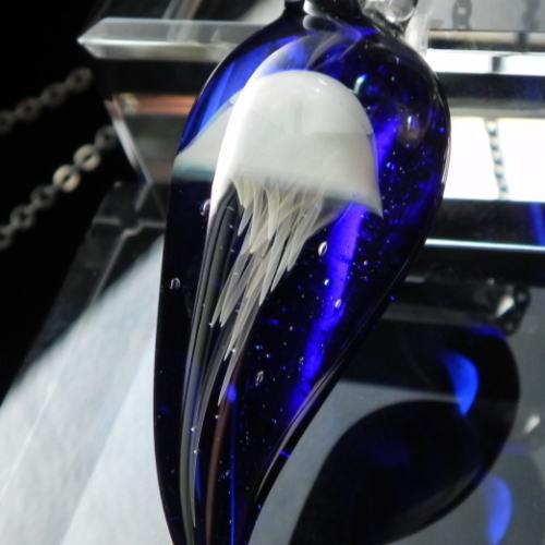 １点物 クラゲガラスネックレス 海月ネックレス ガラスペンダント クラゲ クラゲネックレス 日本製 ブランド Deep Blue De Blue Krage 01 シルバーアクセサリー夢ロード 通販 Yahoo ショッピング