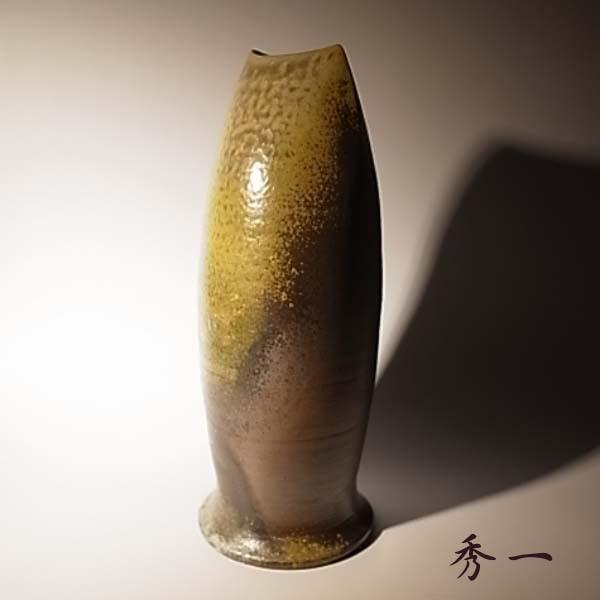 花入れ 腕っ扱きな絵図面と焼き色が角度でも楽しめ、室内装飾としてもお使い走りいただける、 所せまいの枝葉を生けても合う花入れです。 KA047【本島秀一 作】 花、ガーデニング-花瓶、花器-花瓶、花台