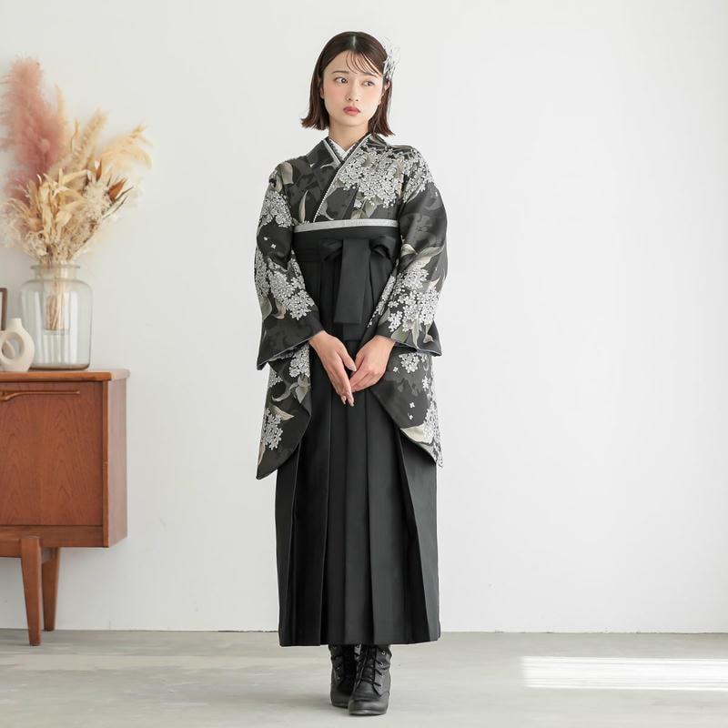 ▽袴　一式セット（扇子なし）　絹100%　購入時20万以上したので半額以下です❁ 卒業式 袴 セット レンタル 大学 大人 レディース 黒銀木犀(A387