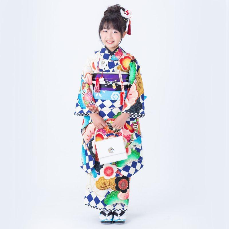 【清楚・美品】七五三着物3歳7歳　菱しぼ地紋白地　御所車小花蝶 七五三 着物 レンタル 7歳 女の子 【乙葉 紺蝶花車】 7歳 七五三