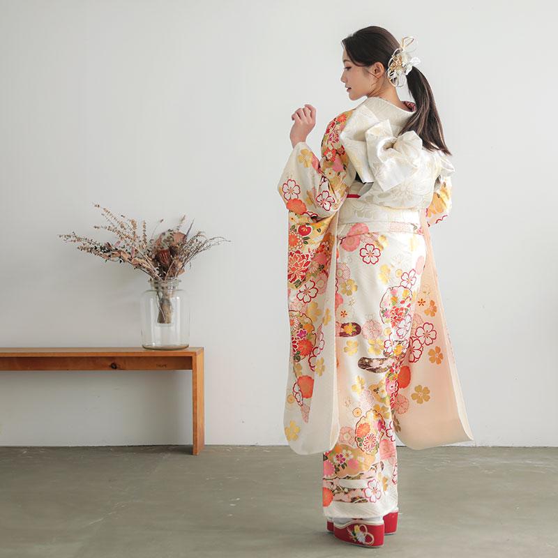 振袖レンタル  白 雲取牡丹に貝桶(絹) 成人式 結婚式 一点物 対応身長154〜165cm 2〜11月利用 R1181の画像