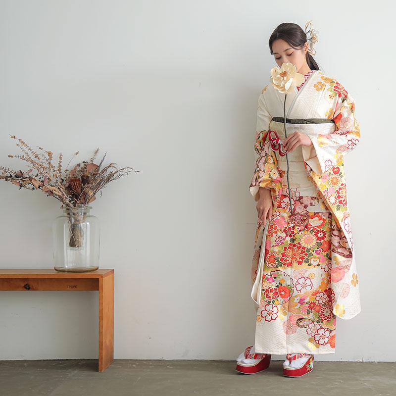 振袖レンタル  白 雲取牡丹に貝桶(絹) 成人式 結婚式 一点物 対応身長154〜165cm 2〜11月利用 R1181の画像