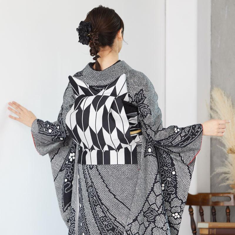 振袖レンタル 黒 絞り 熨斗に牡丹(絹)(宅) 成人式 結婚式 モデル着用