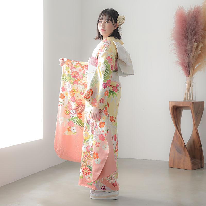 振袖レンタル  黄 松牡丹に御所車(絹) 成人式 結婚式 一点物 対応身長160〜164cm 2〜11月利用 R1423の画像