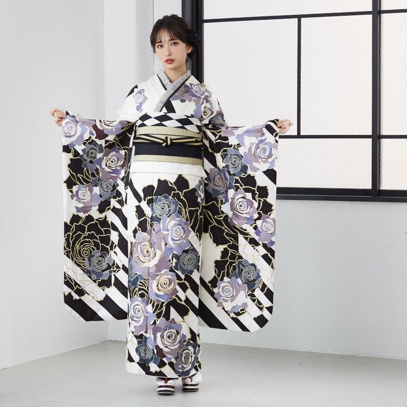 CECIL McBEE 素敵な浴衣　一揃え CECIL McBEE - ☆セシルマクビー☆バラ柄浴衣＊帯セット☆黒地に