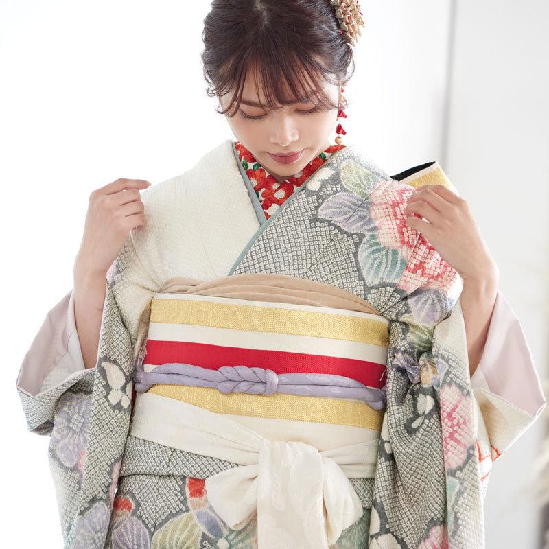 振袖レンタル 白×グレー 総絞り 胡蝶に牡丹 成人式 結婚式 モデル着用